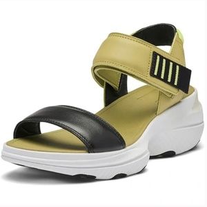 NWOT Sorel Explorer Blitz Stride Leather Sandal Olive